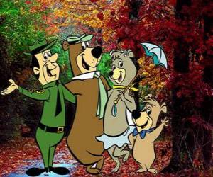 Puzzle Οι πρωταγωνιστές των περιπετειών: Yogi Bear, Boo-Boo, Cindy και το δασοφύλακας πάρκο Σμιθ